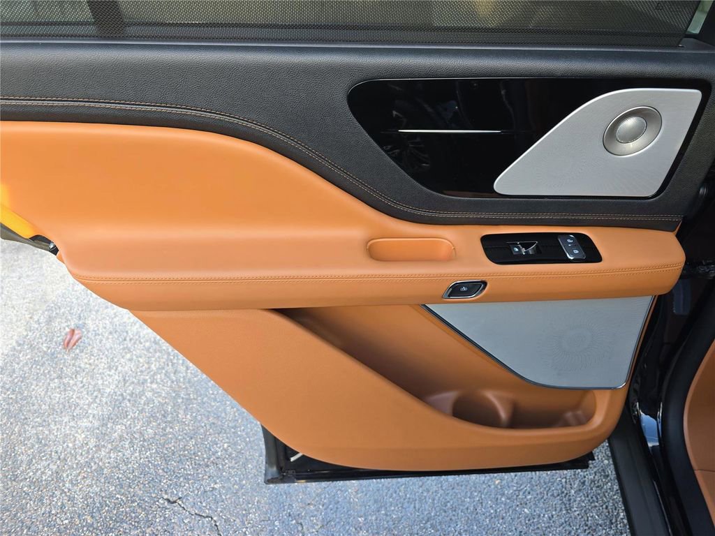New 2025 Lincoln Aviator Black Label image 10