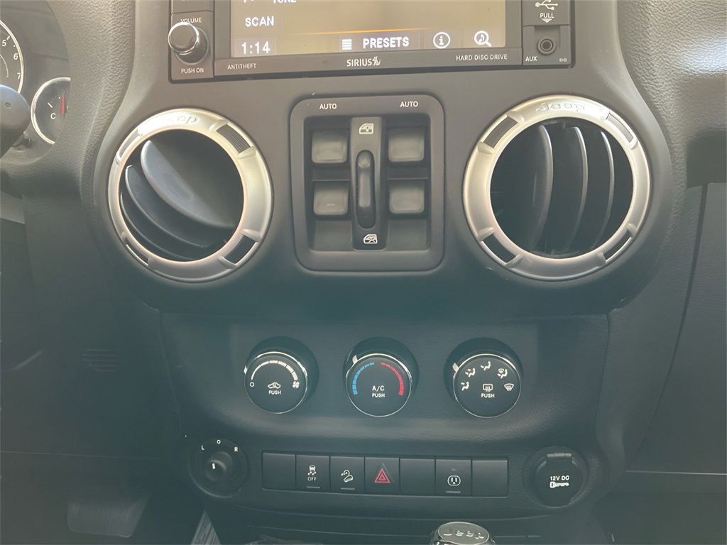 Used 2016 Jeep Wrangler Unlimited Sahara w/ Connectivity Group image 22