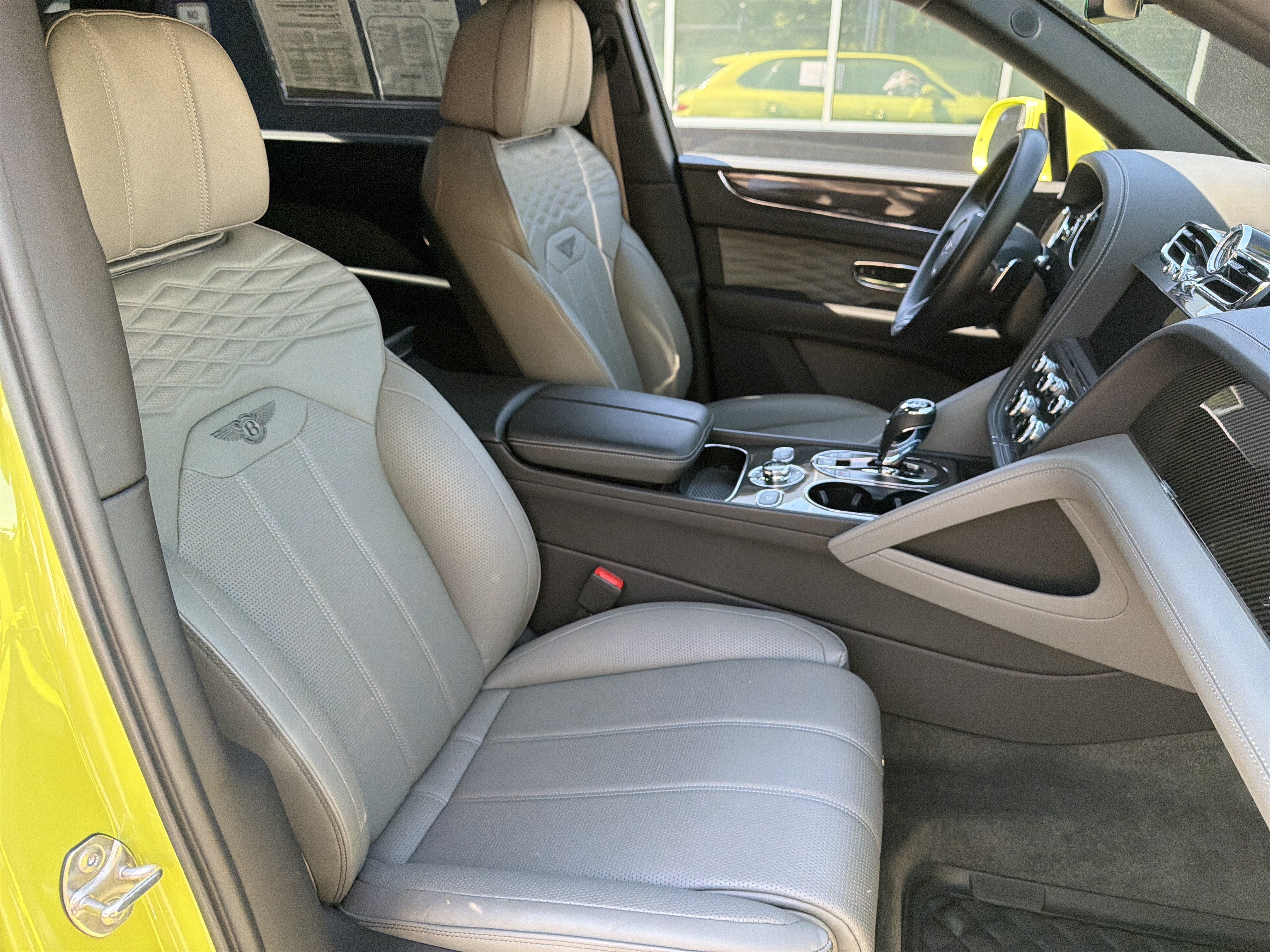 Used 2023 Bentley Bentayga Extended Wheelbase AWD/4WD image 2