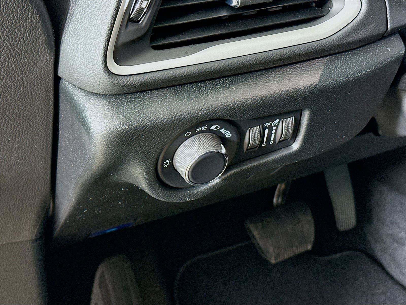 New 2027 Chrysler Pacifica LX FWD image 14