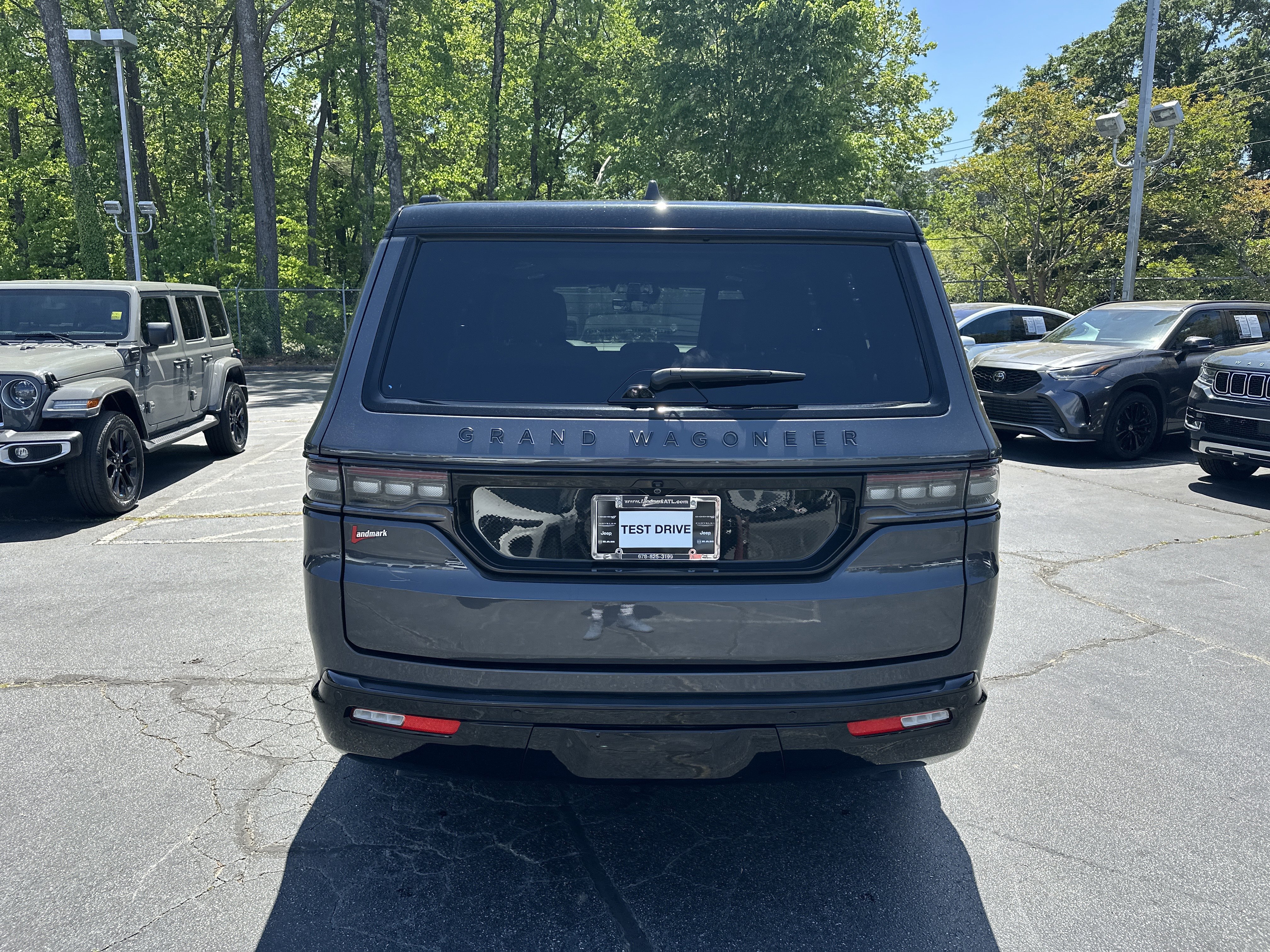 Used 2025 Jeep Grand Wagoneer Series III w/ Rear Seat Video Group 1 AWD/4WD image 8