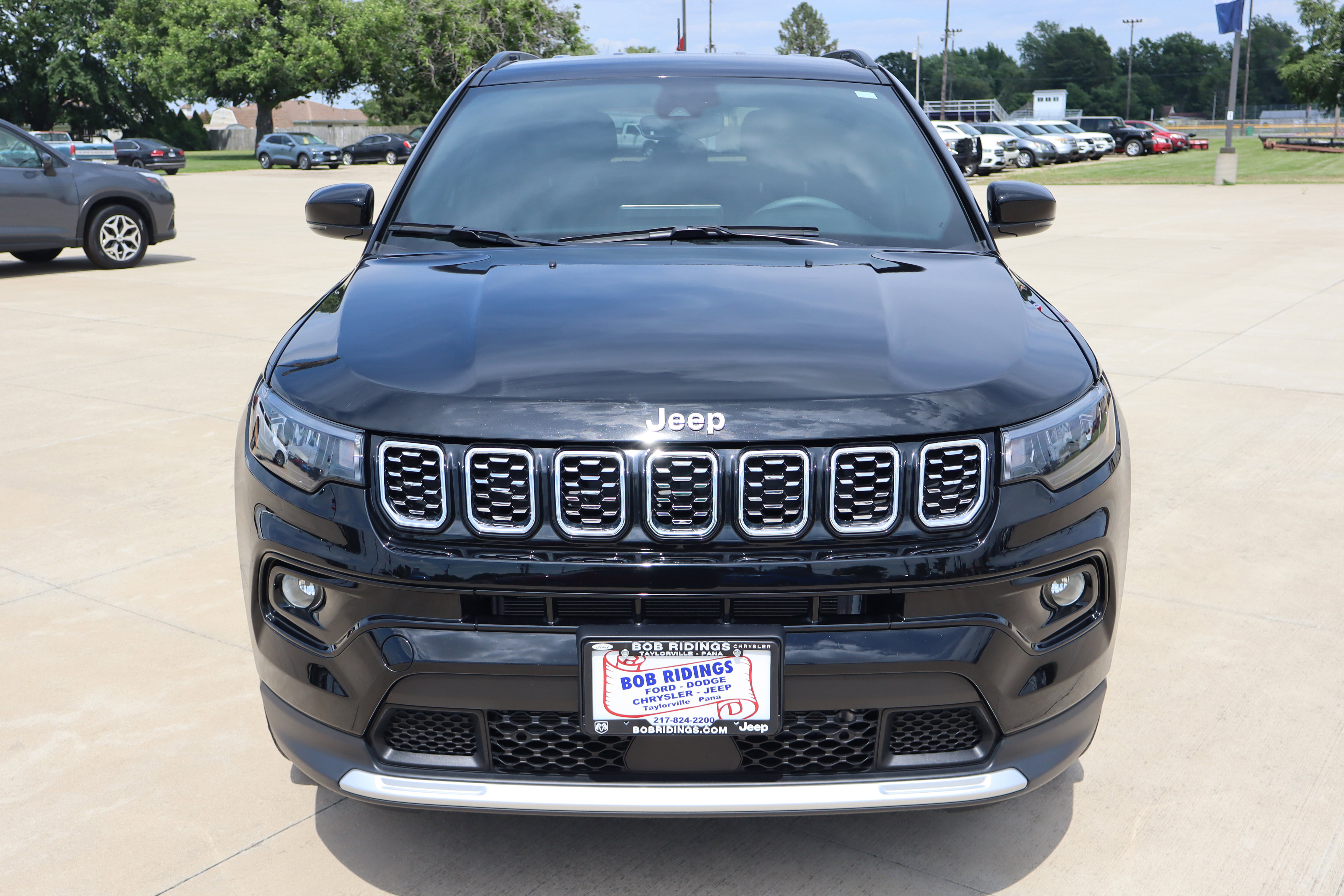 Used 2025 Jeep Compass Limited AWD/4WD image 2
