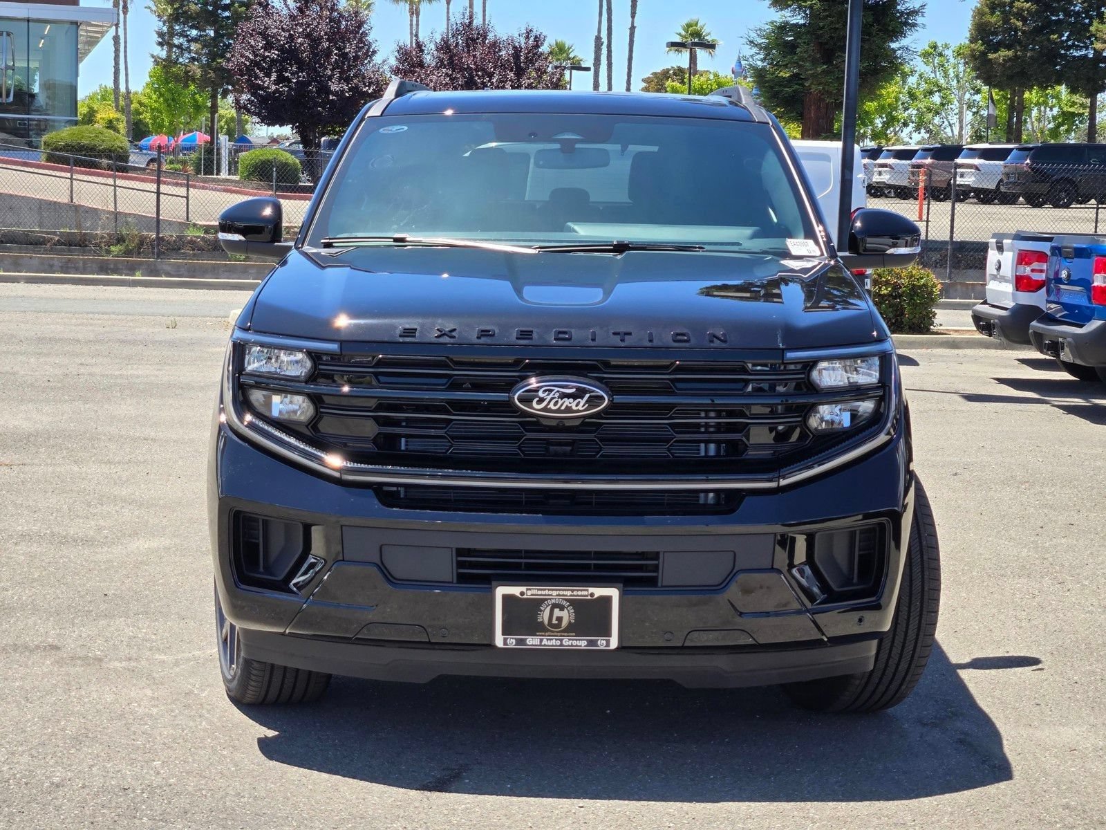 New 2026 Ford Expedition Platinum w/ Stealth Performance Package AWD/4WD image 2