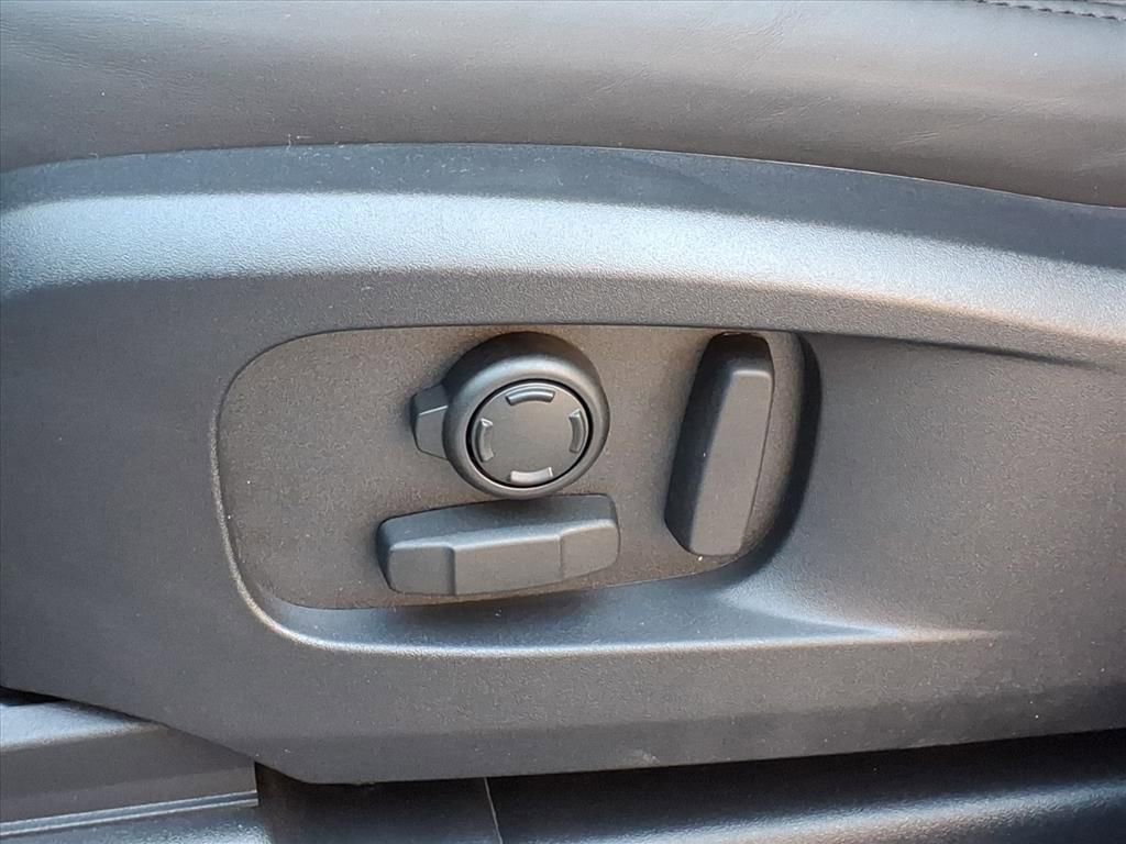 New 2026 Land Rover Defender 110 S image 12