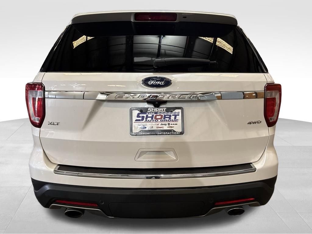 Used 2018 Ford Explorer XLT w/ Equipment Group 202A image 4