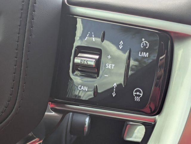Certified 2025 Land Rover Range Rover SE image 39