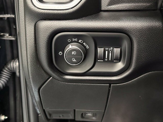 Used 2024 RAM 2500 Laramie AWD/4WD image 12