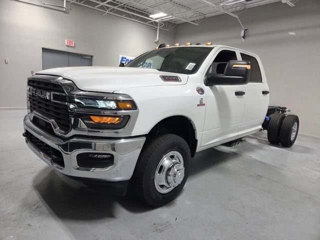 New 2026 RAM 3500 Tradesman w/ Chrome Appearance Group A AWD/4WD image 3