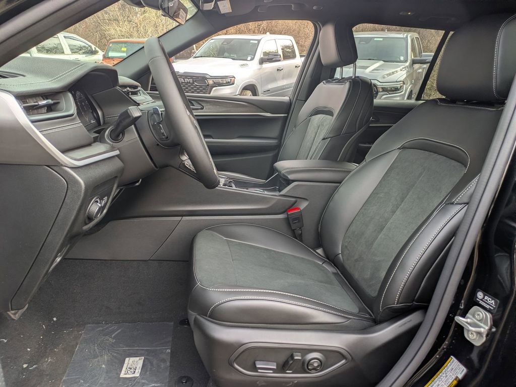 New 2026 Jeep Grand Cherokee Altitude image 12