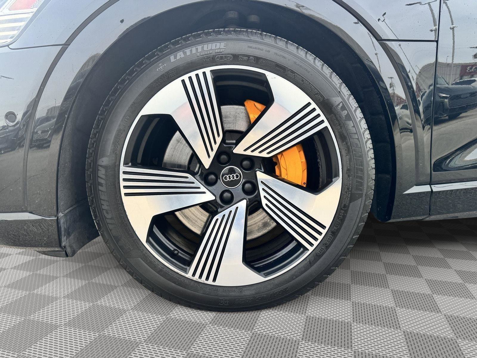 Used 2022 Audi e-tron Premium Plus image 9