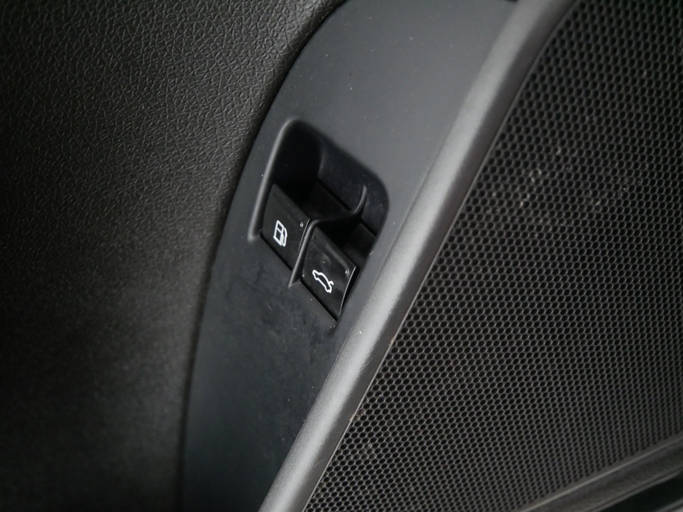 Used 2013 Volkswagen Eos Komfort FWD image 27