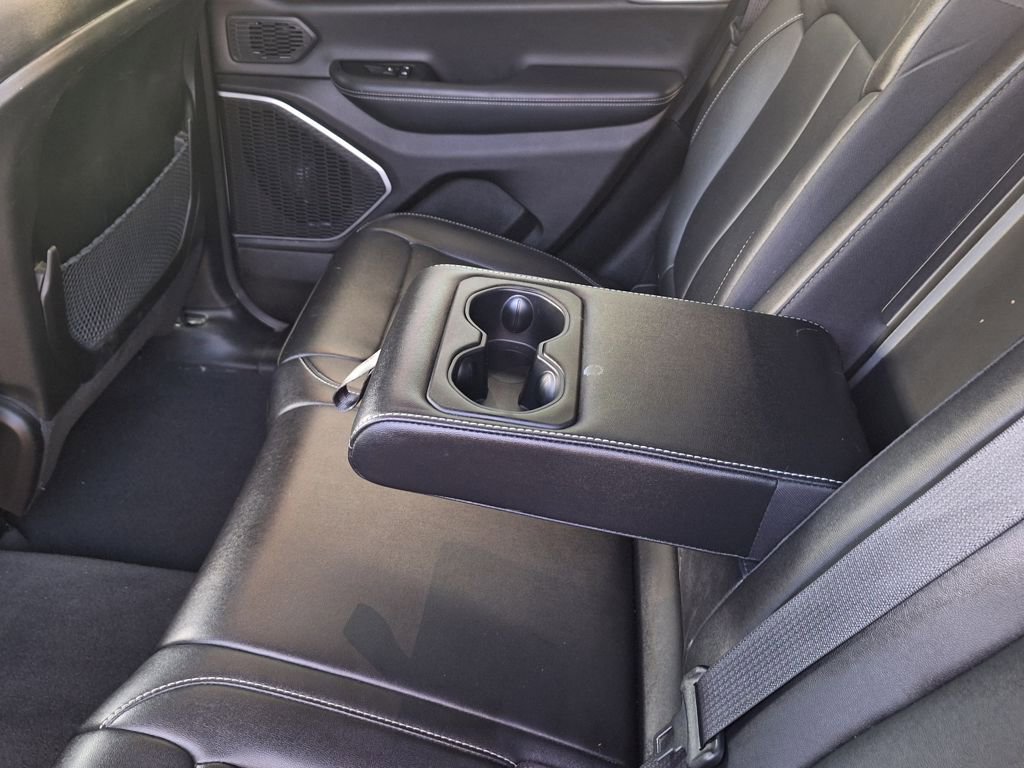 Used 2024 Jeep Grand Cherokee Limited w/ Black Appearance Package image 12