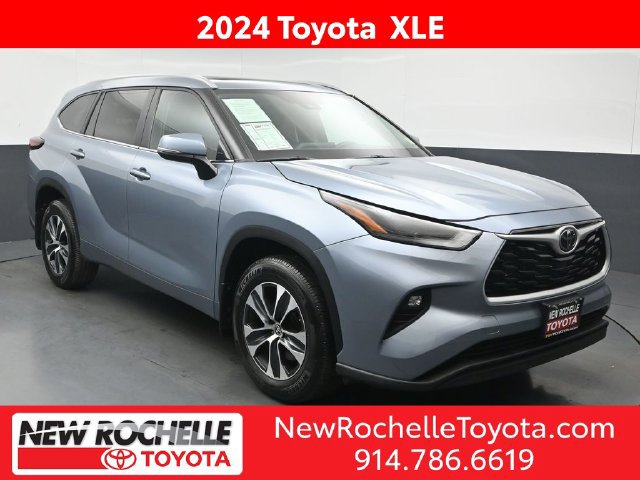 Used 2024 Toyota Highlander XLE AWD/4WD image 1