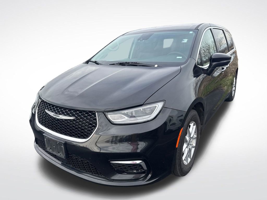 Used 2023 Chrysler Pacifica Touring-L FWD image 4