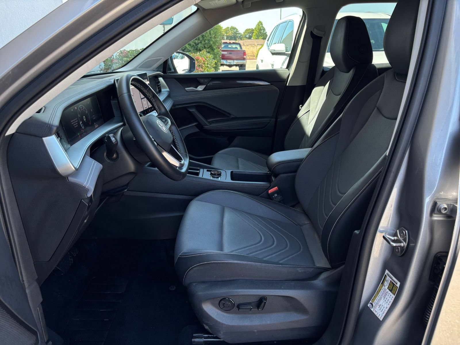 Used 2026 Volkswagen Tiguan SE FWD image 28