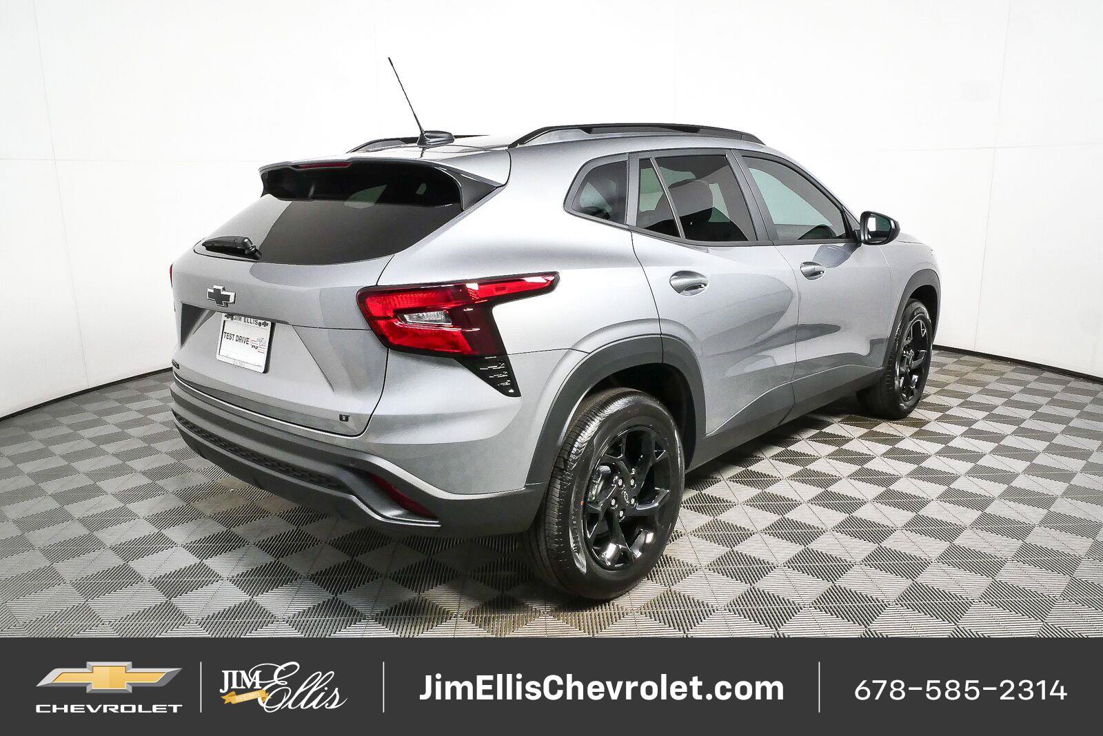 New 2026 Chevrolet Trax LT w/ Driver Confidence Package FWD image 3