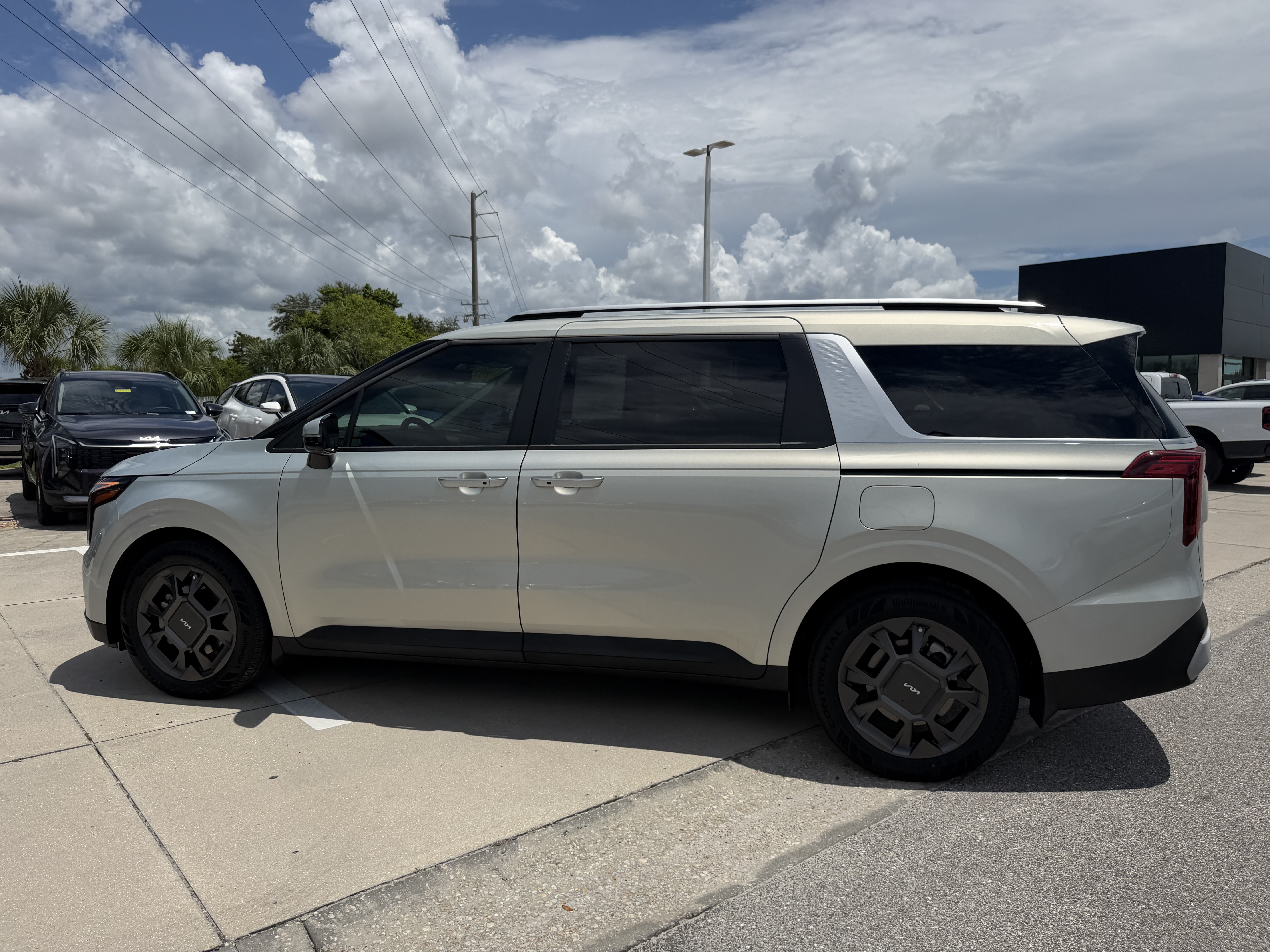 Certified 2025 Kia Carnival EX FWD image 6