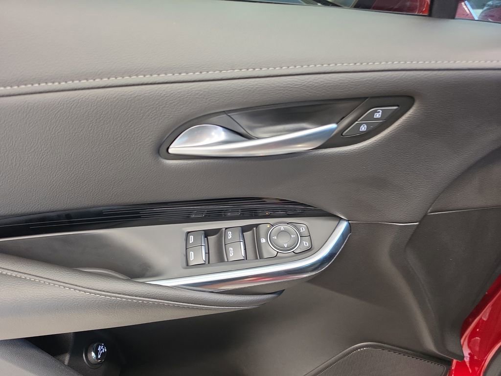 Used 2024 Cadillac XT4 Luxury w/ Cold Weather Package FWD image 17