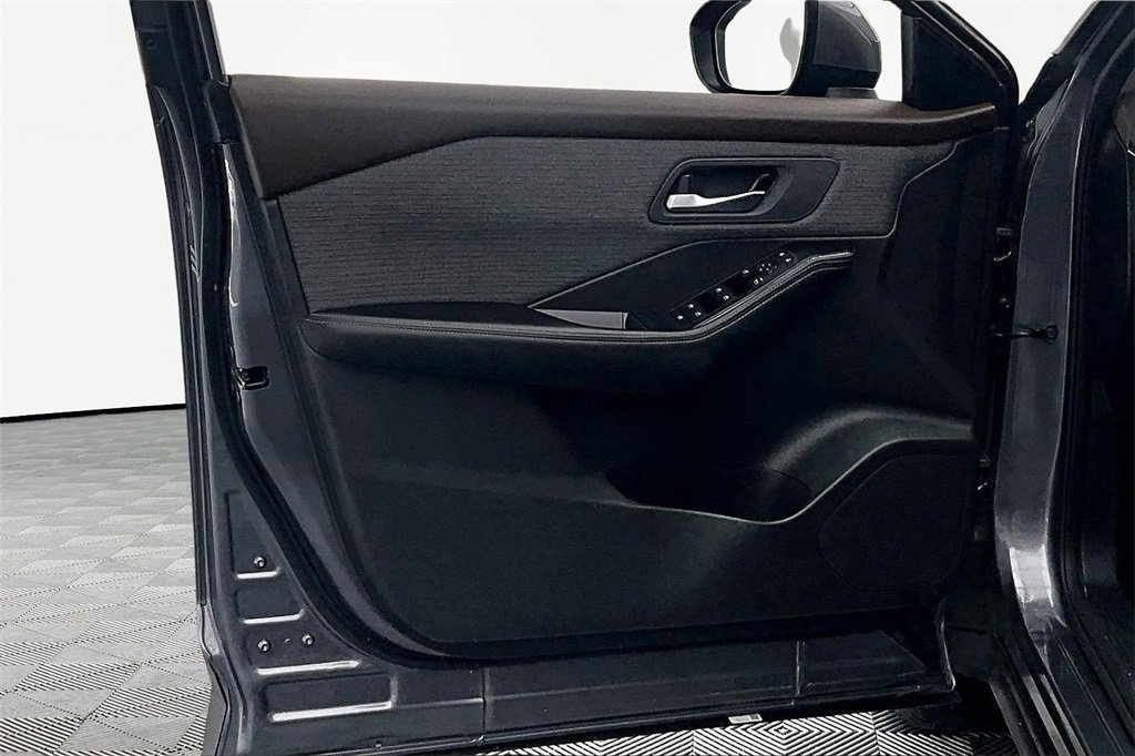 Used 2023 Nissan Rogue SV image 23