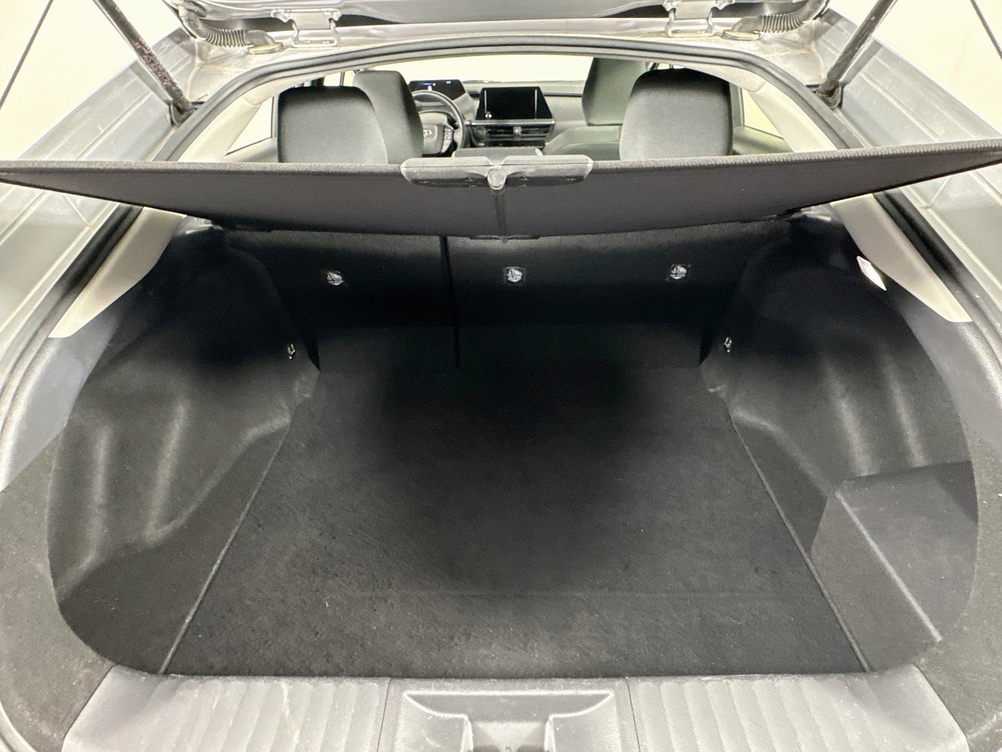 Certified 2025 Toyota Prius LE FWD image 19
