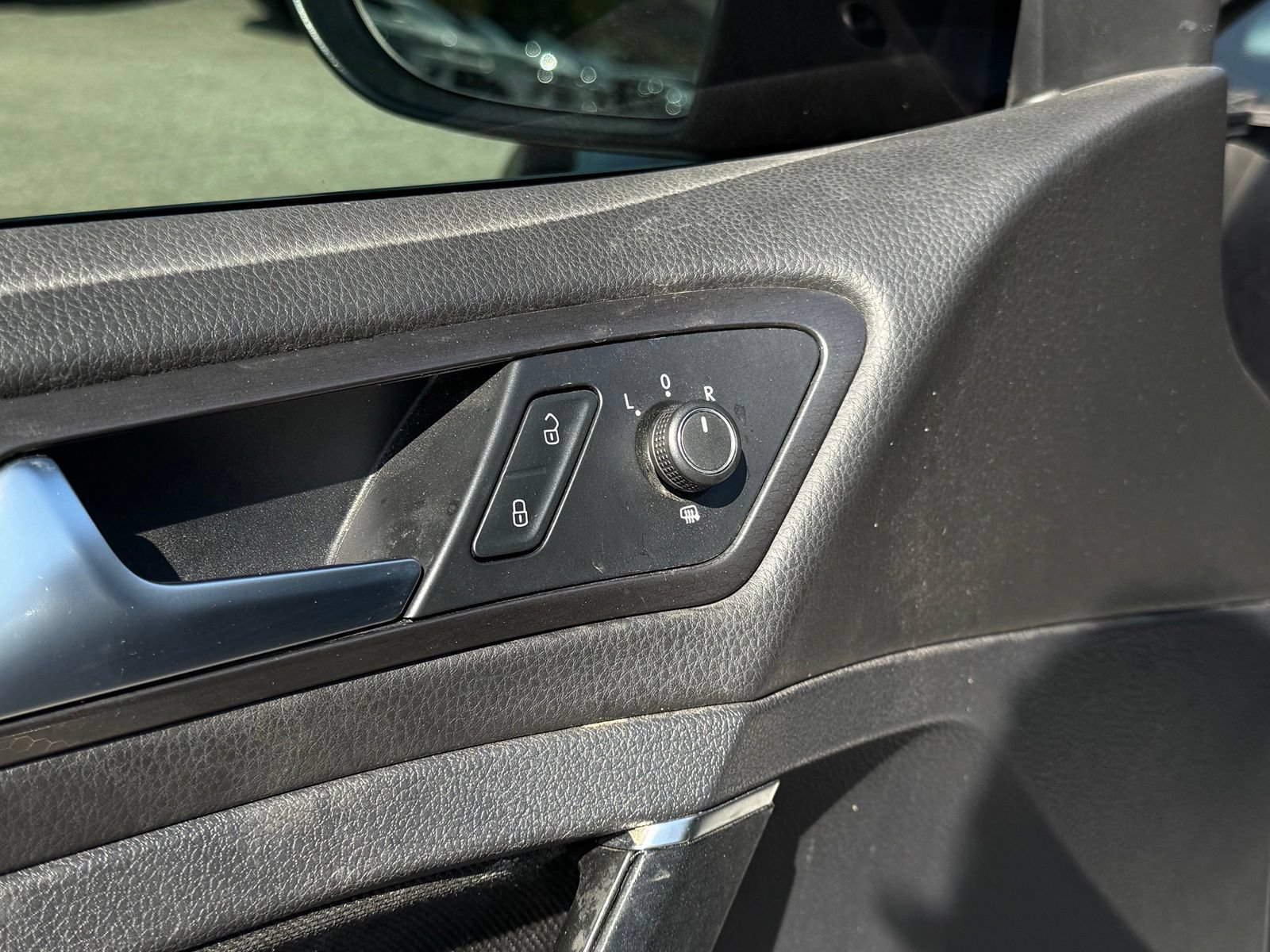 Used 2018 Volkswagen Golf 4-Door FWD image 12