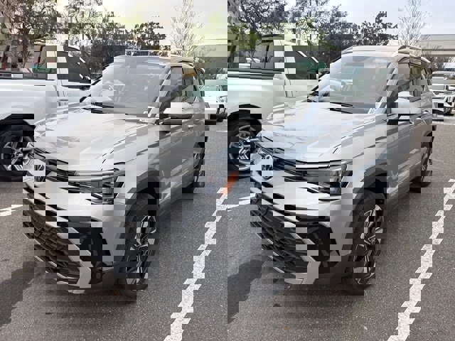 Certified 2025 Volkswagen Taos SE w/ Panoramic Sunroof Package image 3