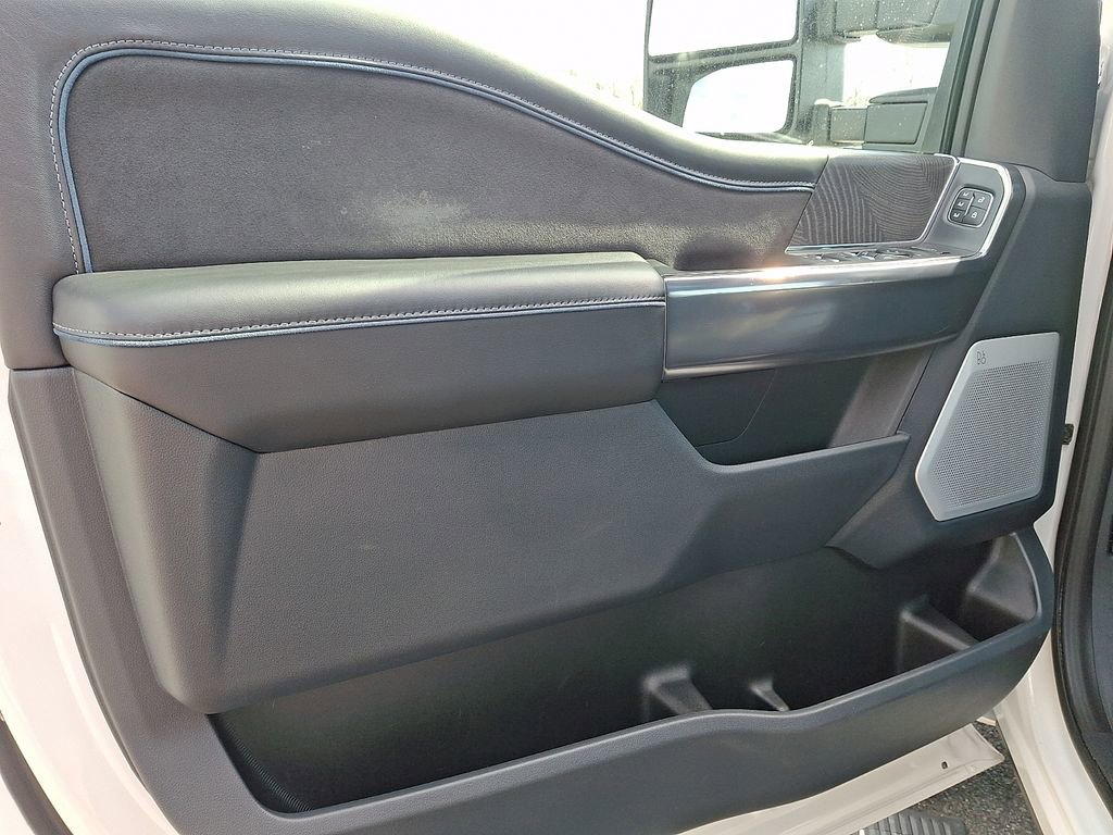 Used 2025 Ford F450 Platinum w/ FX4 Off-Road Package image 12