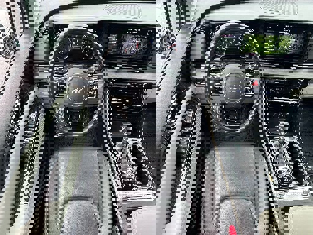 Used 2022 Kia Carnival SX image 23