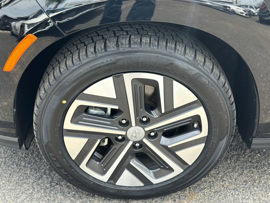 Used 2023 Hyundai Kona SE w/ Cargo Package FWD image 7