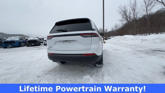 Used 2026 Jeep Grand Cherokee Altitude AWD/4WD image 7