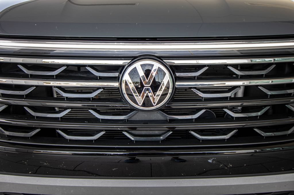 Certified 2024 Volkswagen Atlas Peak Edition SEL AWD/4WD image 8