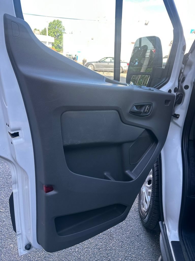 Used 2023 Ford E-Transit Medium Roof RWD image 8