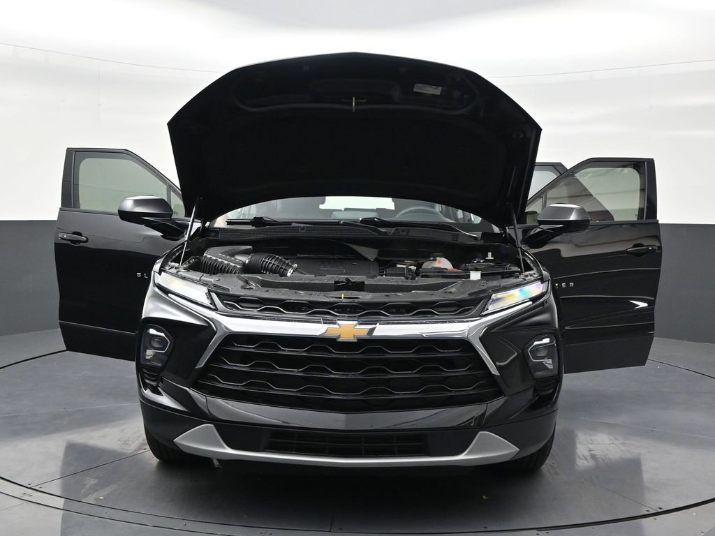 Used 2025 Chevrolet Blazer LT FWD image 33