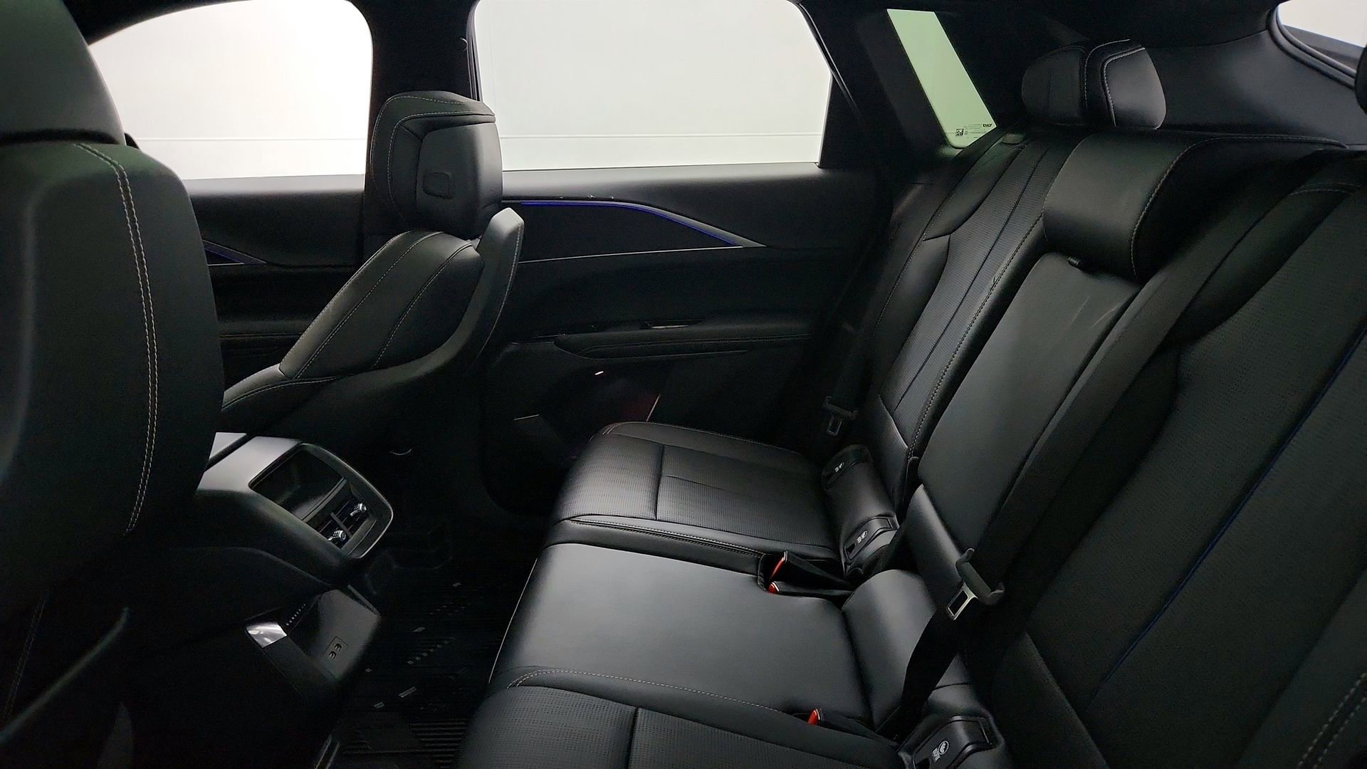 Certified 2025 Cadillac Lyriq Luxury w/ LPO, Floor Liner Package image 19