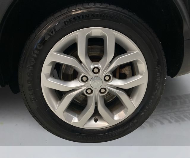 Used 2019 Land Rover Discovery SE AWD/4WD image 18