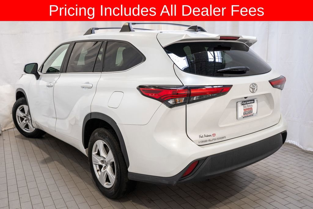 Used 2023 Toyota Highlander L FWD image 3