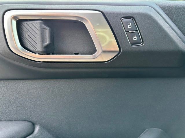 New 2025 Ford Bronco Badlands image 14