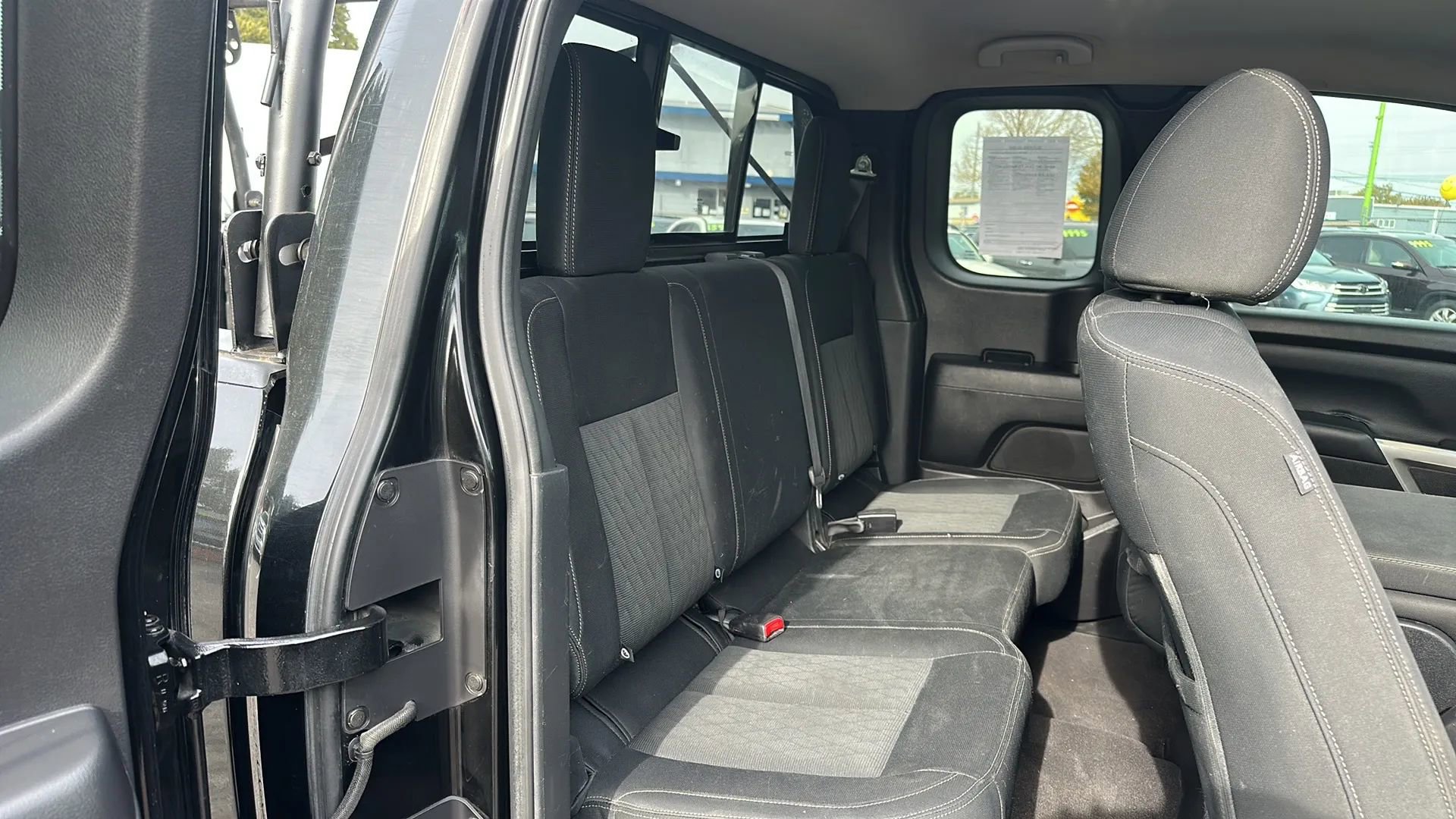 Used 2017 Nissan Titan SV image 13