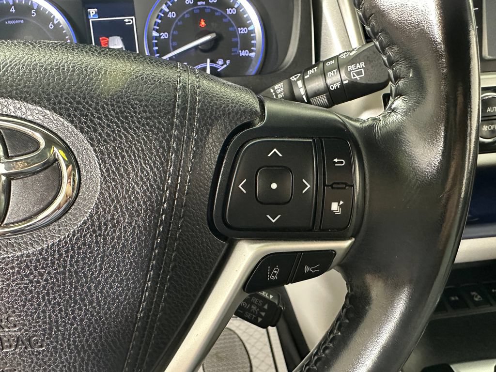 Used 2019 Toyota Highlander Limited w/ Carpet Mat Package (TMS) AWD/4WD image 30