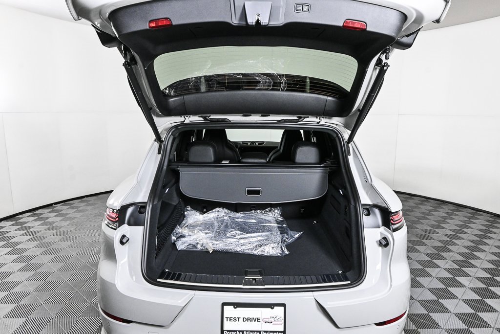 New 2026 Porsche Cayenne GTS image 39