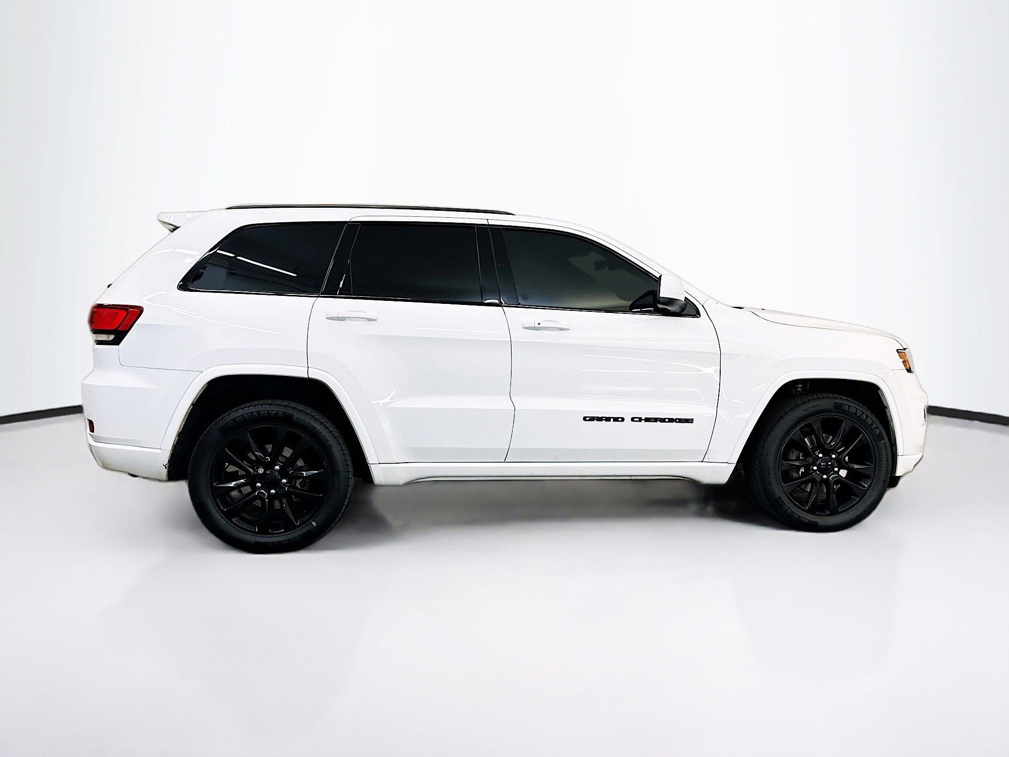 Used 2018 Jeep Grand Cherokee Altitude AWD/4WD image 8