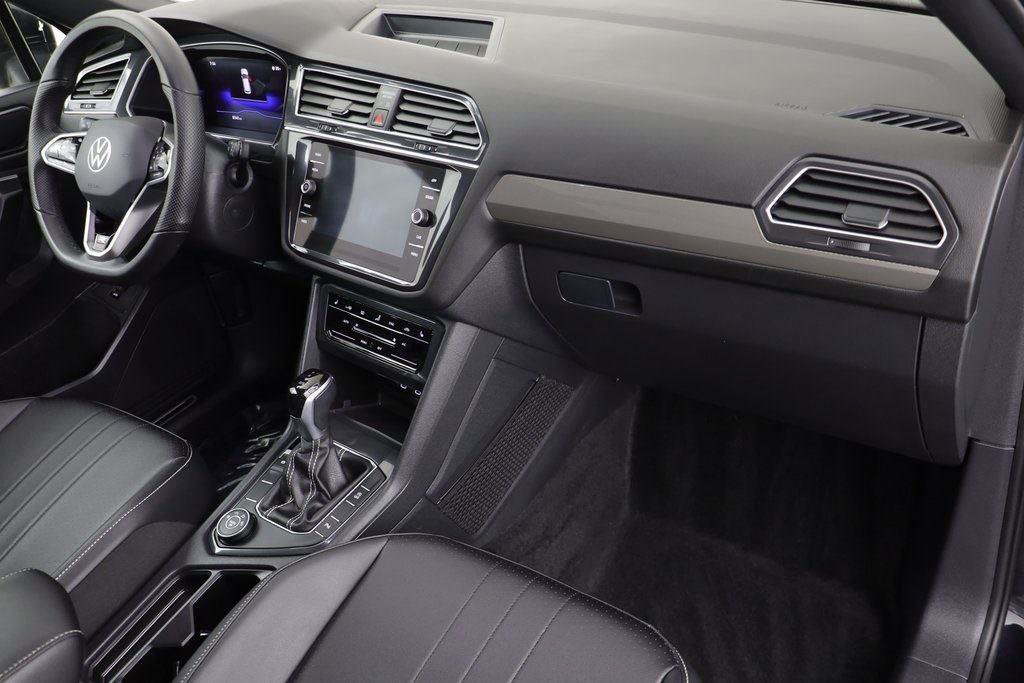 Certified 2024 Volkswagen Tiguan SE R-Line image 19