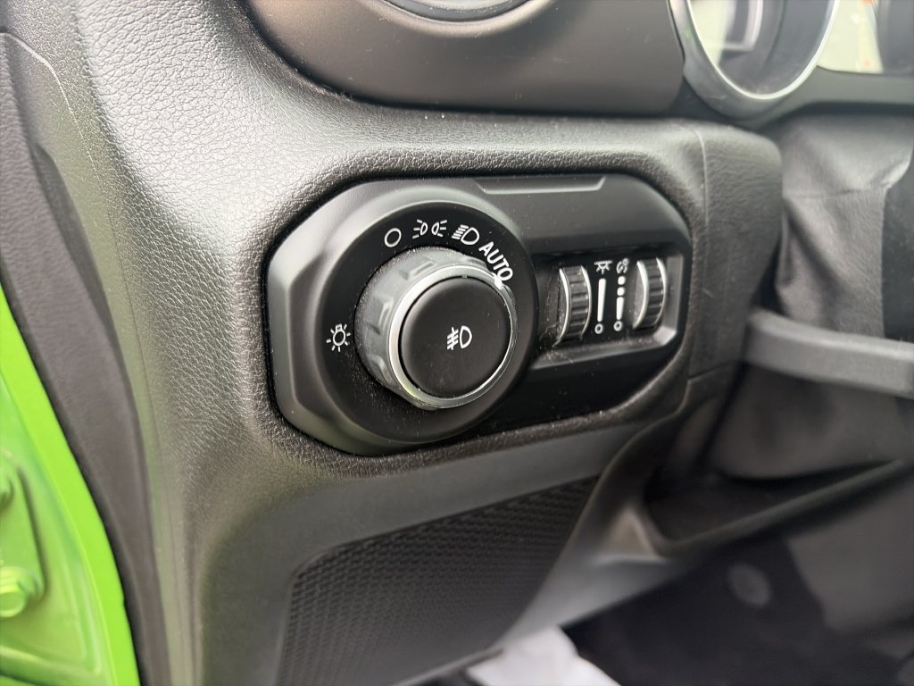 Used 2019 Jeep Wrangler Unlimited Rubicon w/ Cold Weather Group AWD/4WD image 18