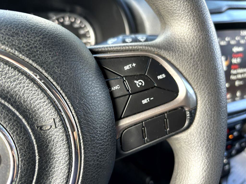 Used 2022 Jeep Renegade Sport w/ Sport Appearance Group image 17