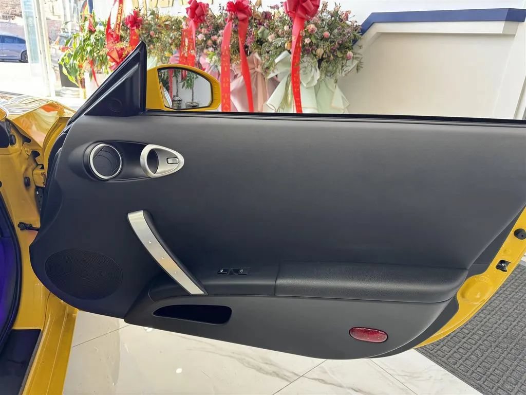Used 2005 Nissan 350Z Touring RWD image 27