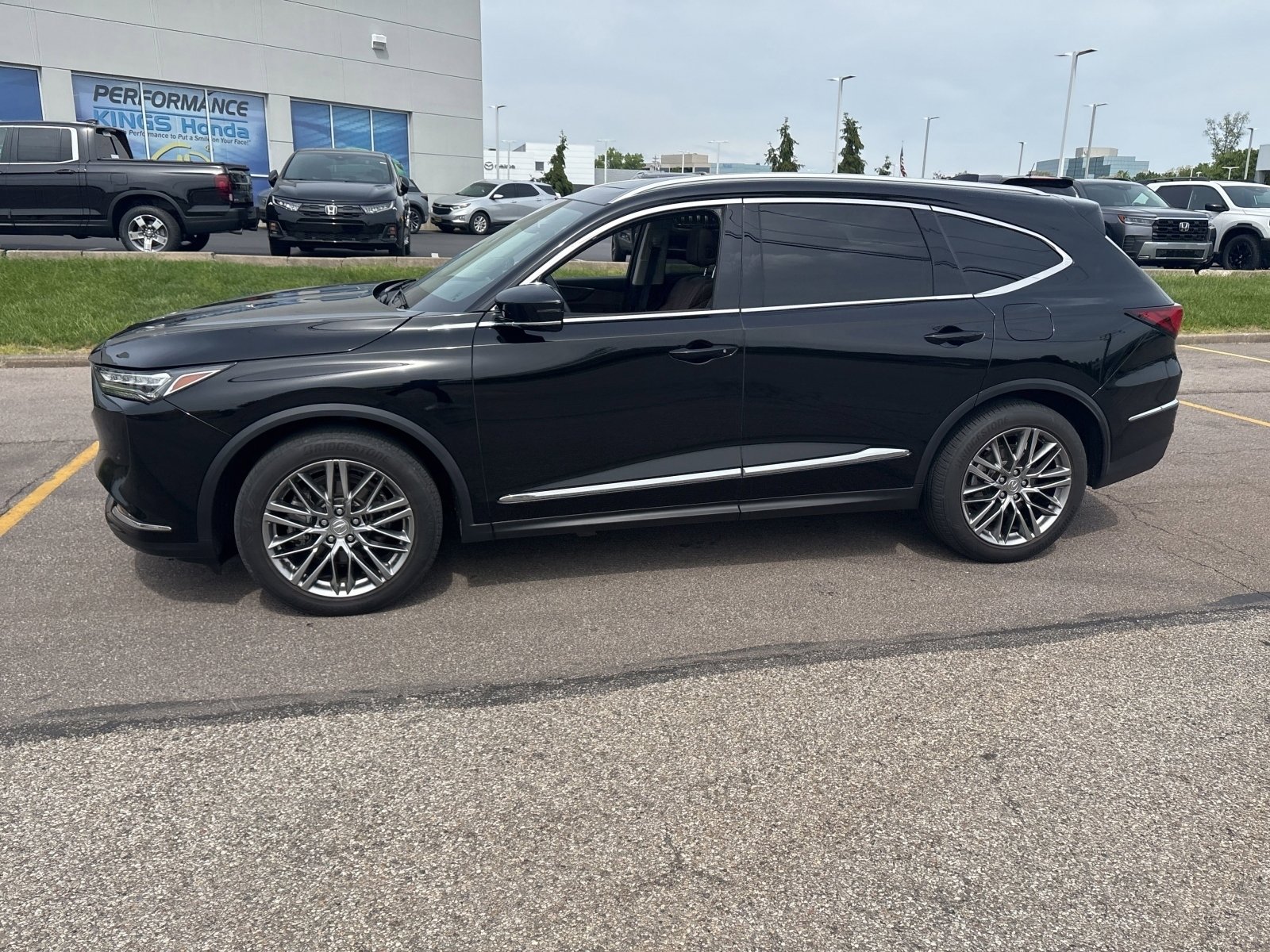 Used 2023 Acura MDX SH-AWD w/ Advance Package image 13
