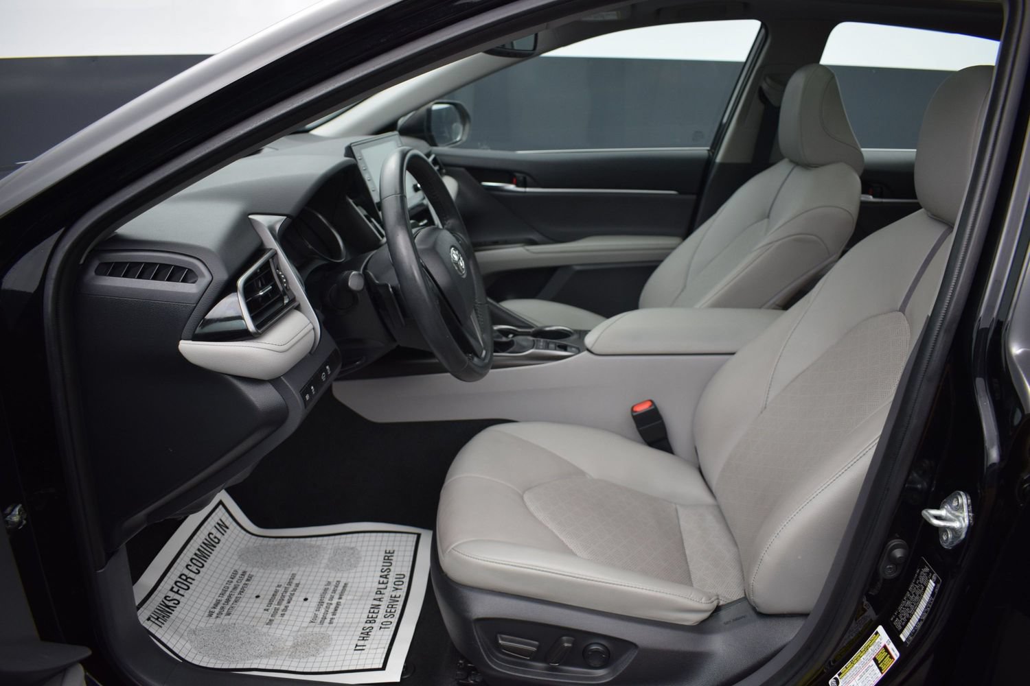 Used 2022 Toyota Camry XSE FWD image 13