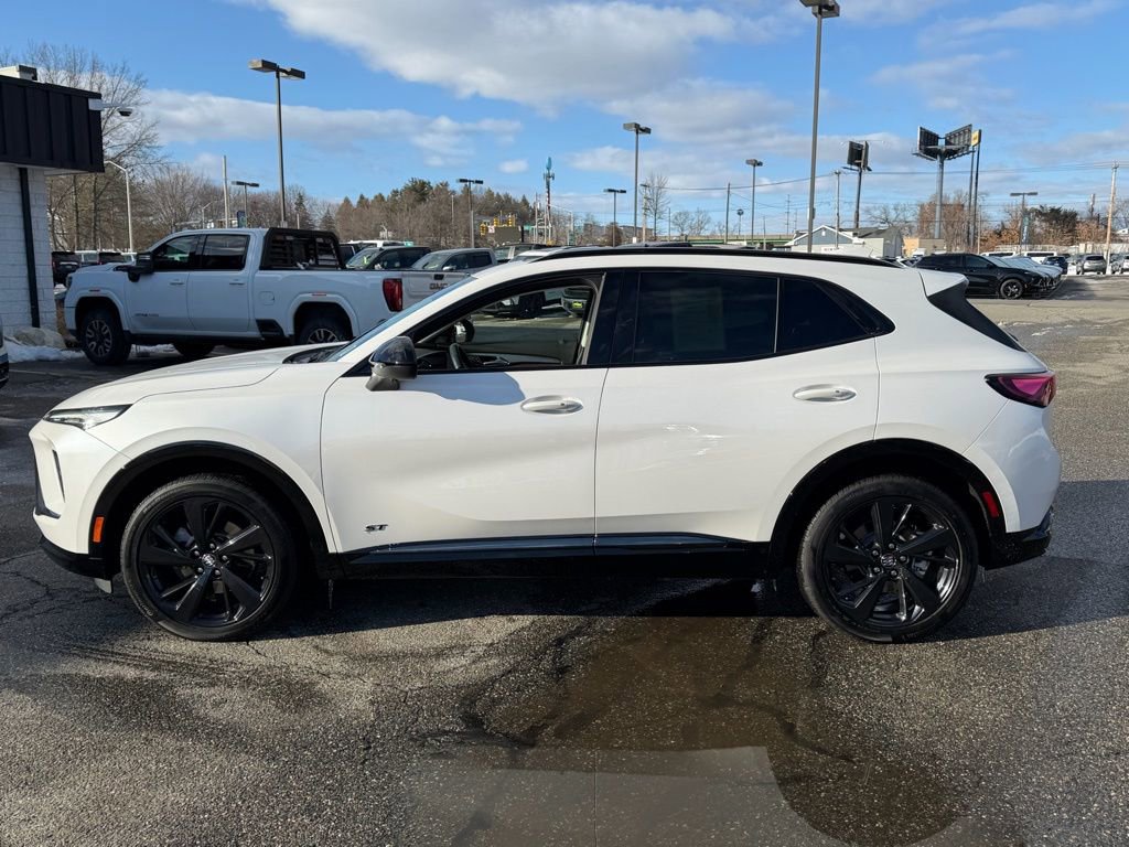 Used 2025 Buick Envision Sport Touring image 2