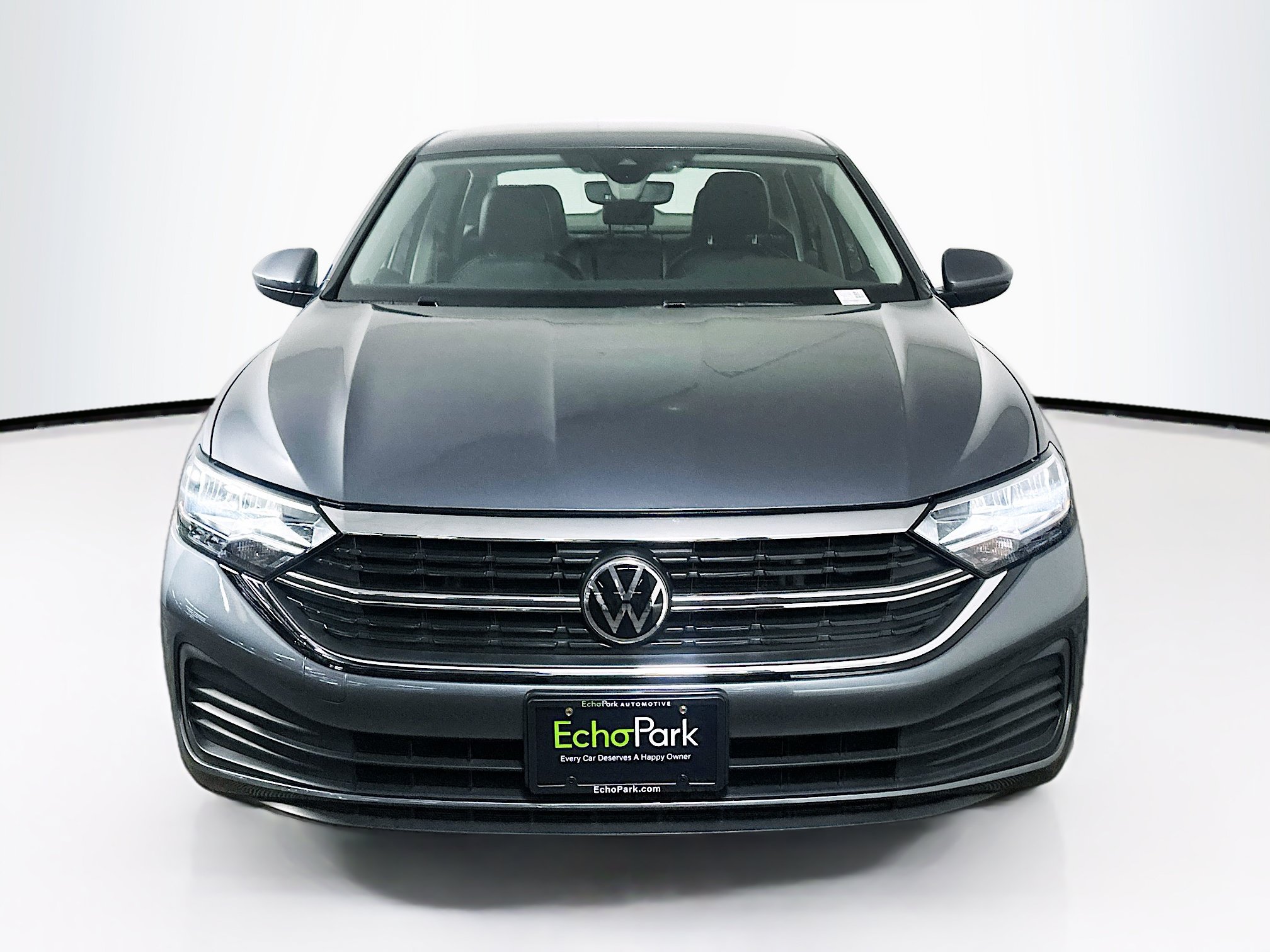 Used 2023 Volkswagen Jetta SE FWD image 2