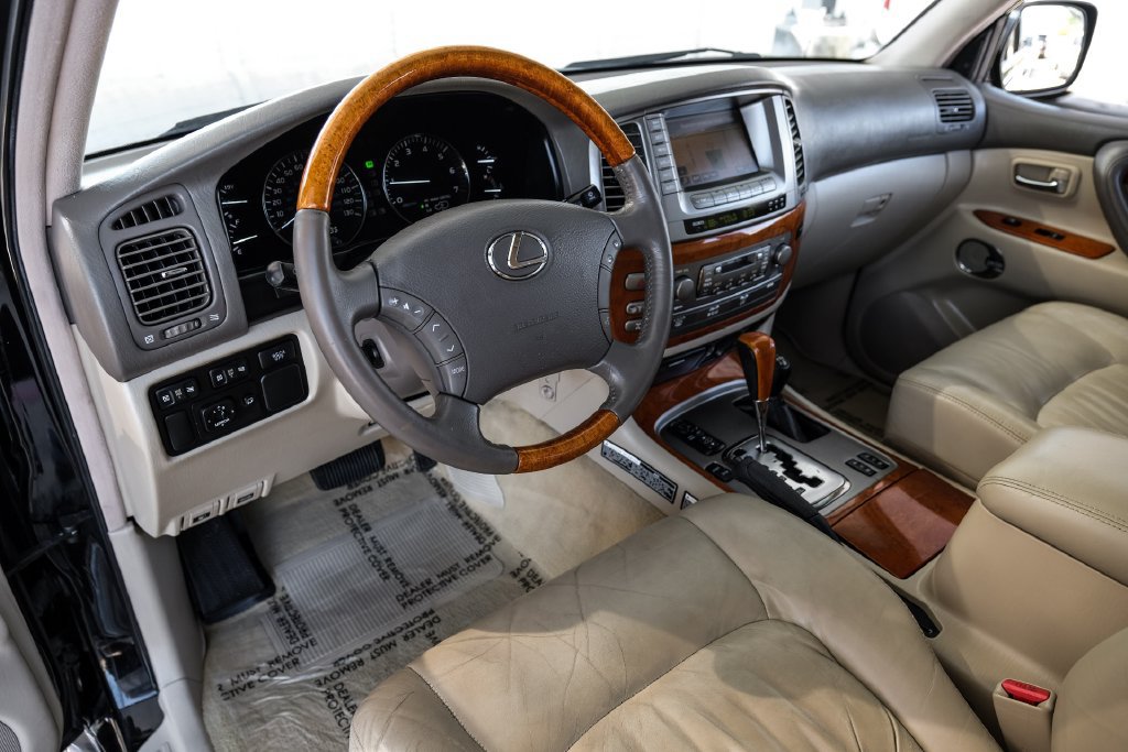 Used 2005 Lexus LX 470 4WD image 2